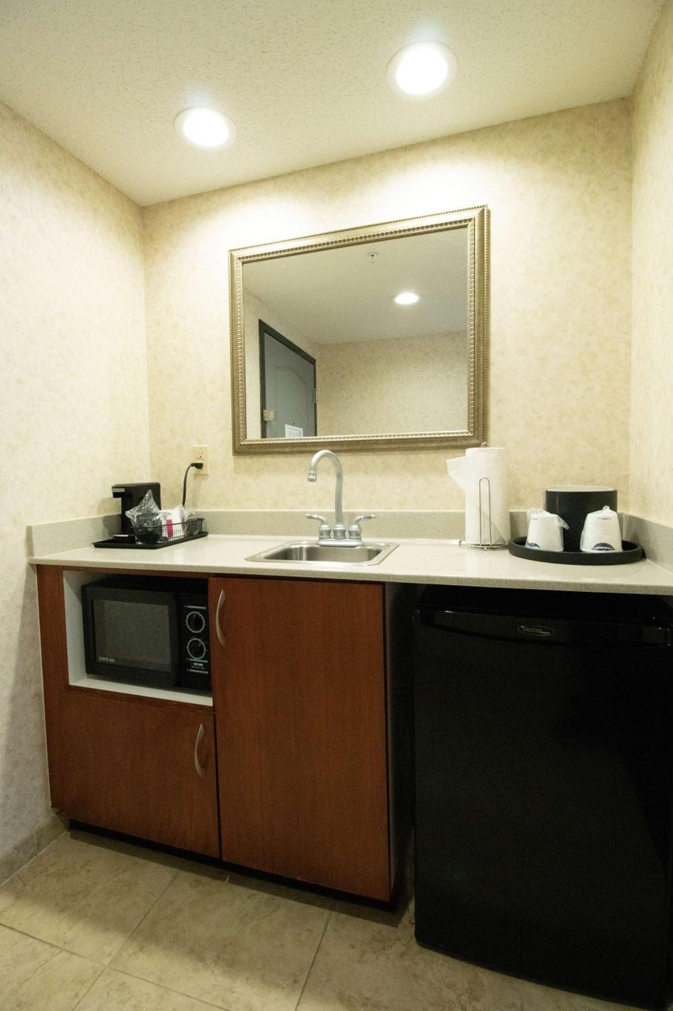 Hampton Inn & Suites Richmond/Virginia Center Глен Ален Екстериор снимка