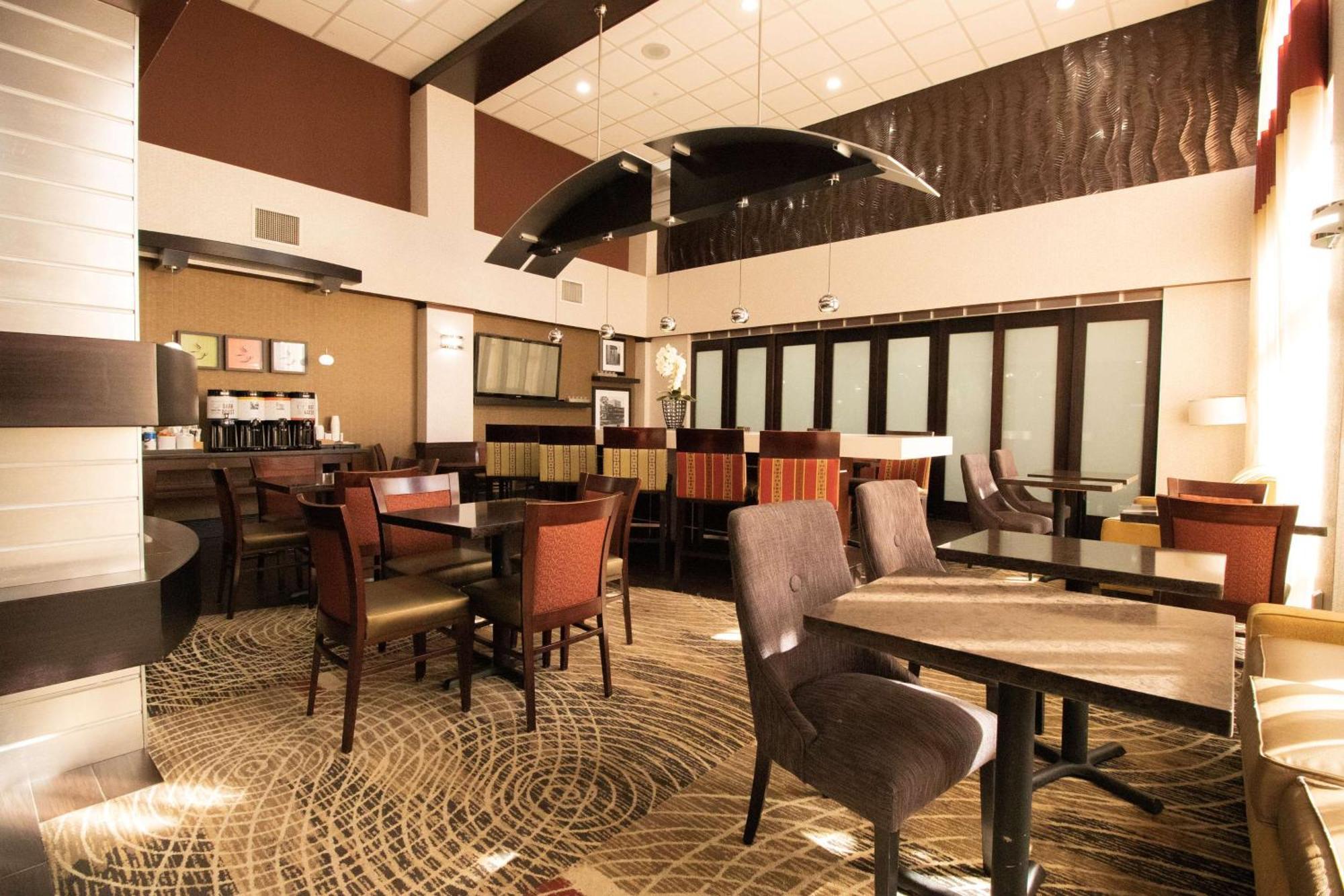 Hampton Inn & Suites Richmond/Virginia Center Глен Ален Екстериор снимка