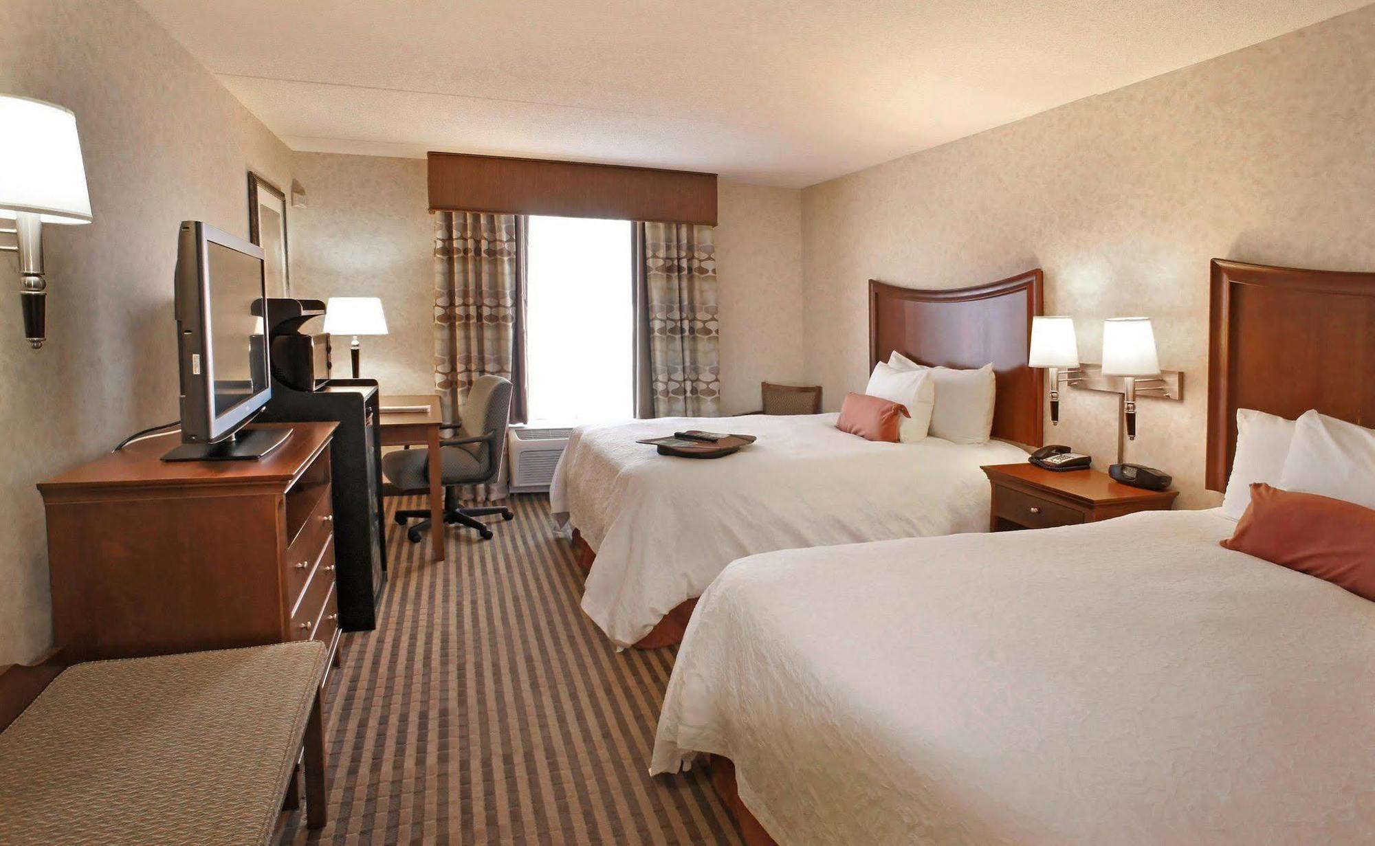 Hampton Inn & Suites Richmond/Virginia Center Глен Ален Стая снимка